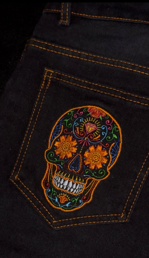 Siguen Aquí. Colección de Día de Muertos para Mujer Corte Baggy.