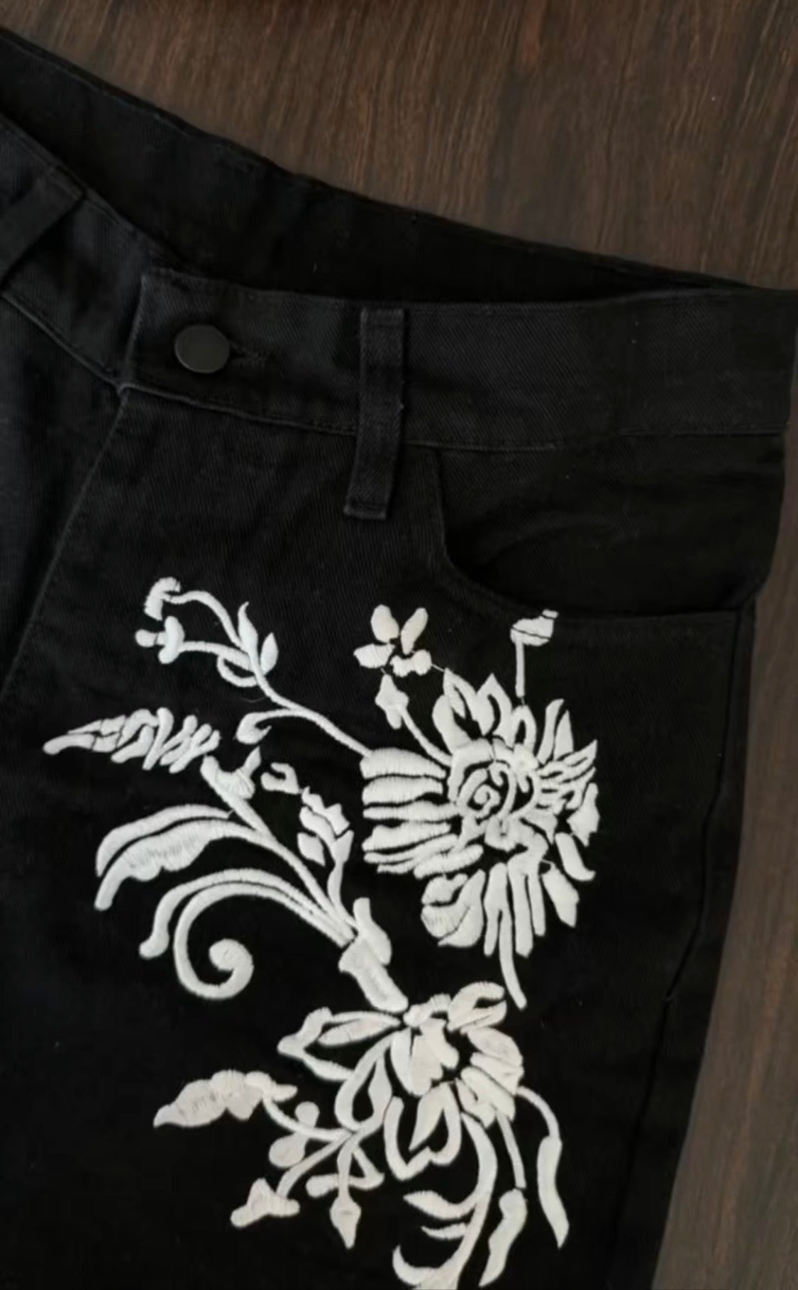 Colección Crecer en las Sombras. Corte Baggy para Mujer