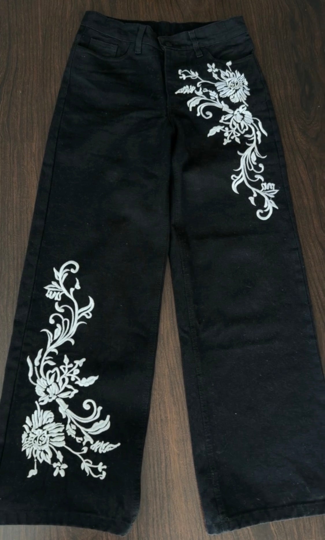 Colección Crecer en las Sombras. Corte Baggy para Mujer