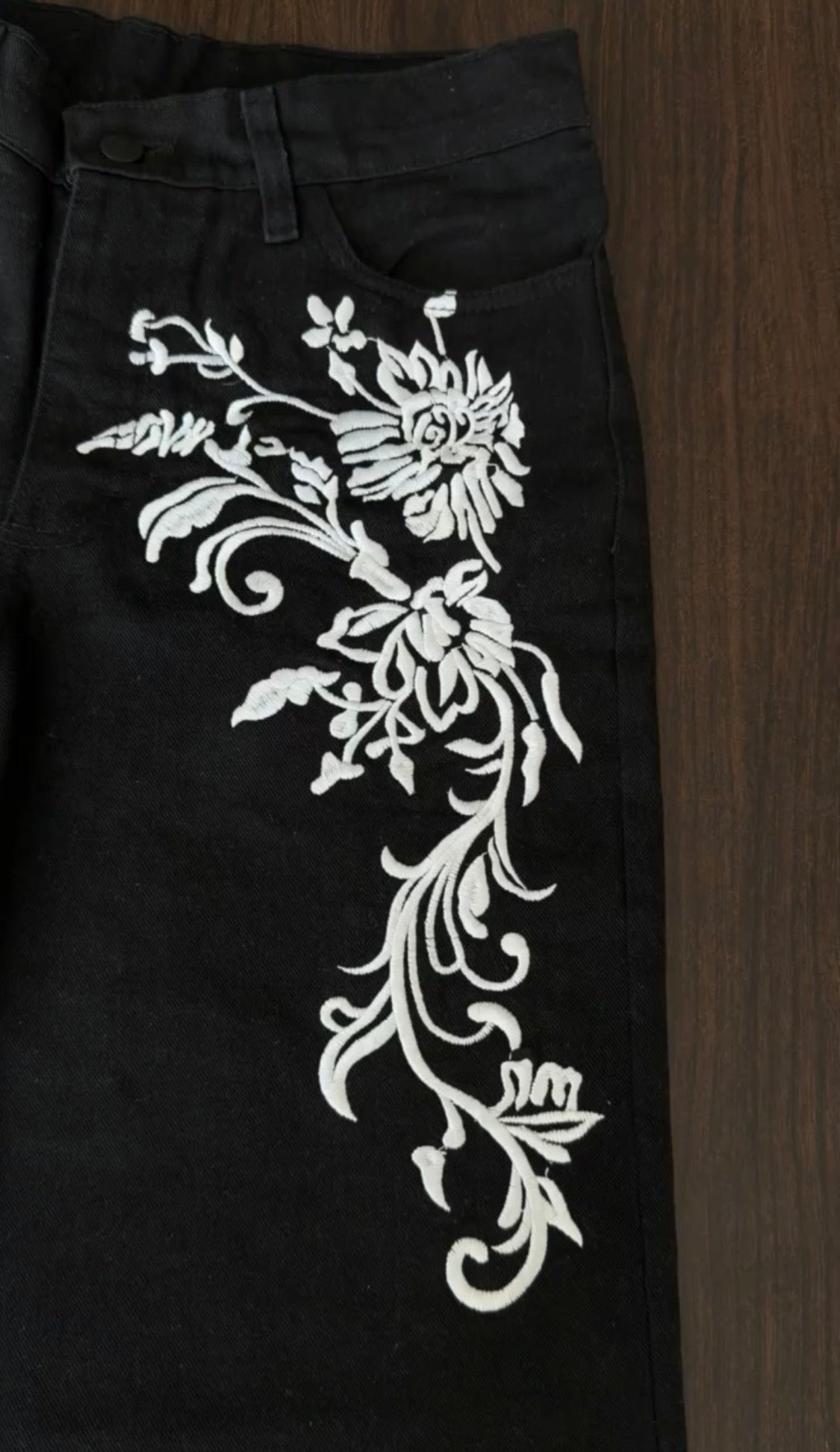 Colección Crecer en las Sombras. Corte Baggy para Mujer