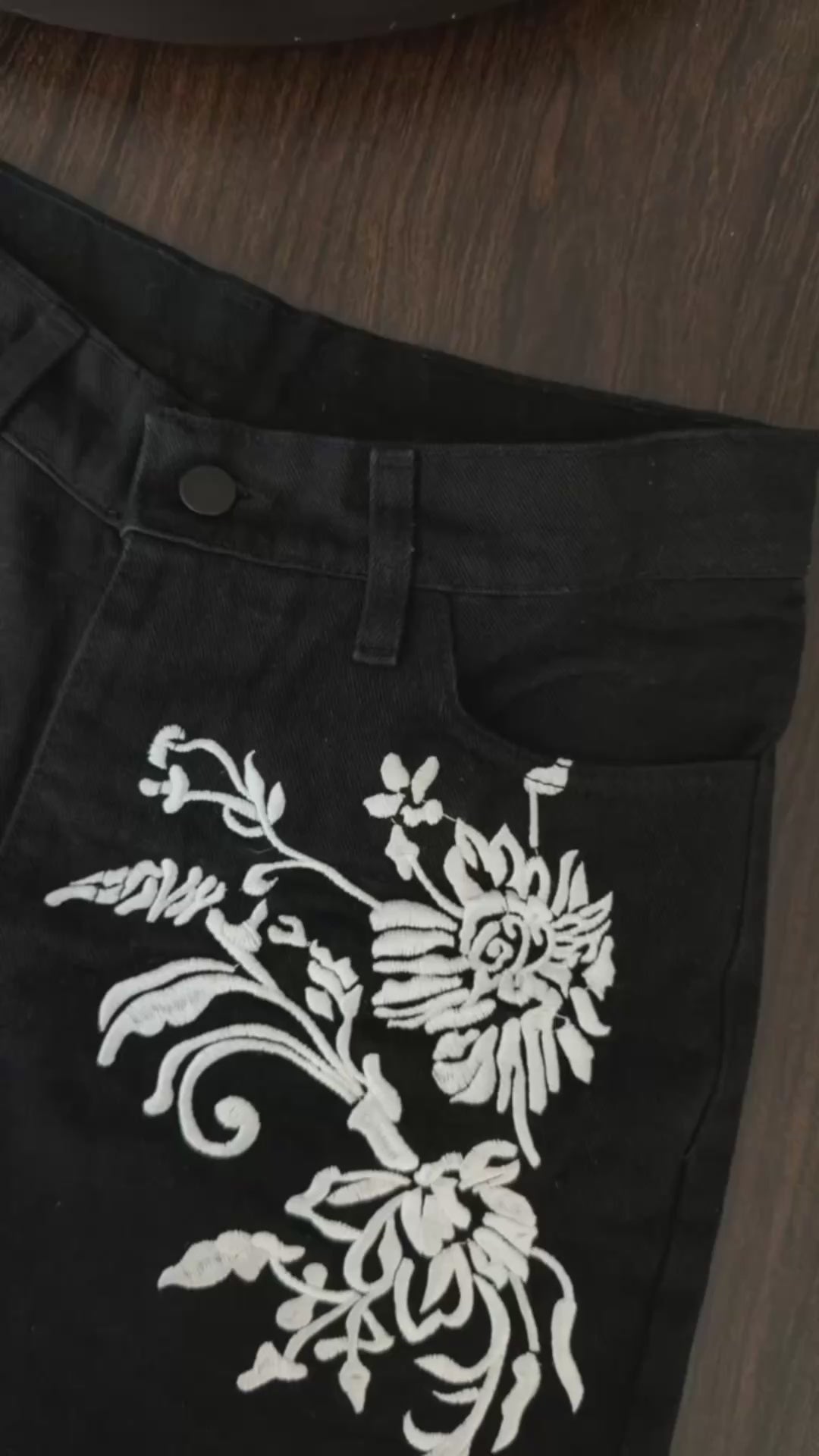Colección Crecer en las Sombras. Corte Baggy para Mujer